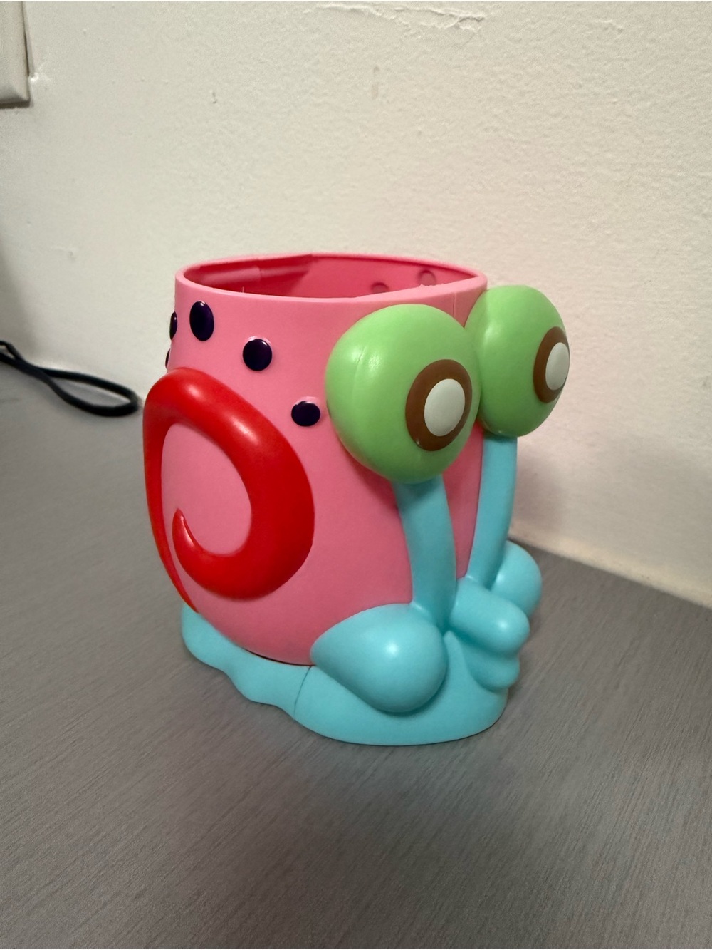 Gary the Snail Desk Holder